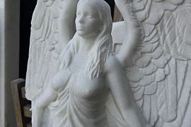 Ангел из белого кварцита
