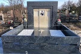 Эксклюзивный Мемориальный комплекс из Блю Перл и кремового кварцита