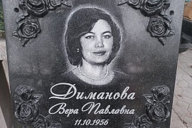 Гранитная плита с резными розами